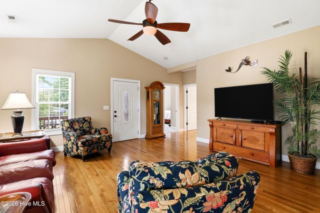332 NE 52nd Street, Oak Island, NC 28465