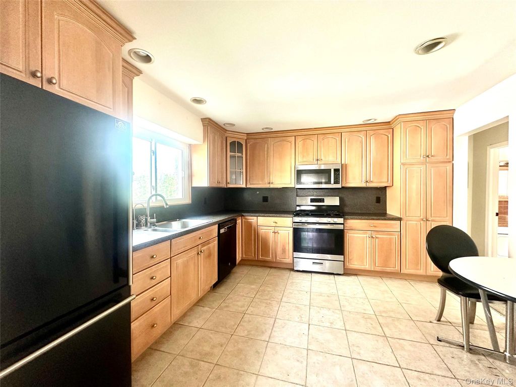 5835 229, Oakland Gardens, NY 11364 — photo 2