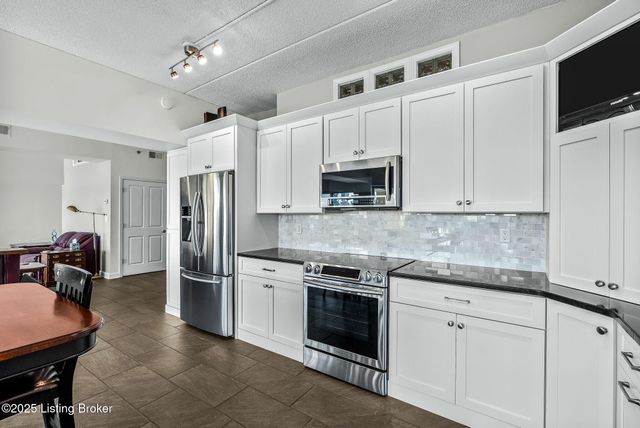 1 Riverpointe Plaza 603 604, Jeffersonville, IN 47130