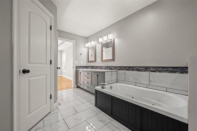 604 Canyon Drive, Pleasant Hill, MO 64080