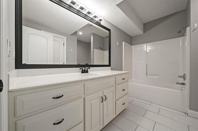 604 Canyon Drive, Pleasant Hill, MO 64080