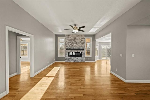 604 Canyon Drive, Pleasant Hill, MO 64080