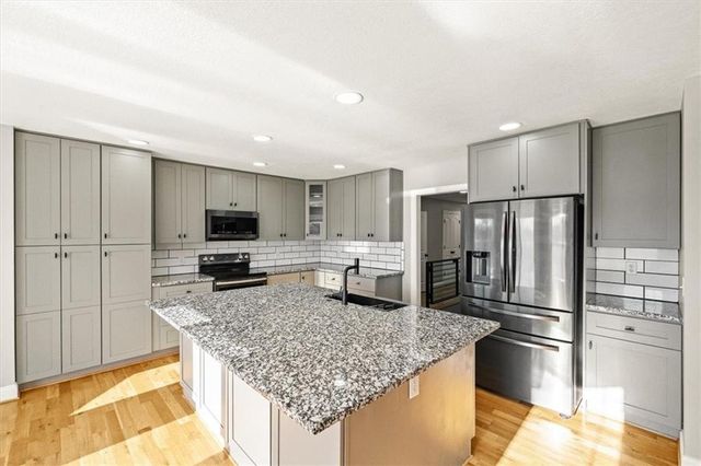 604 Canyon Drive, Pleasant Hill, MO 64080