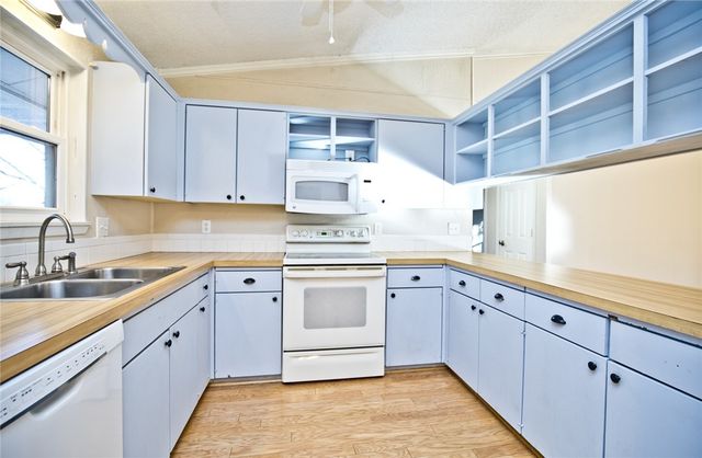 11 Bromwich Lane, Bella Vista, AR 72715