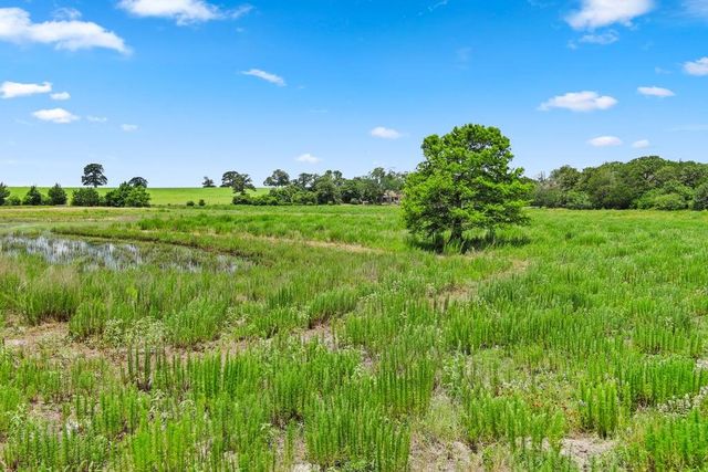 1910 E County Road 415, Lexington, TX 78947