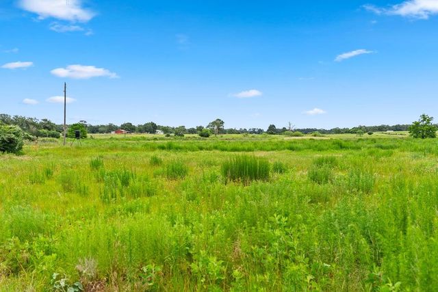 1910 E County Road 415, Lexington, TX 78947
