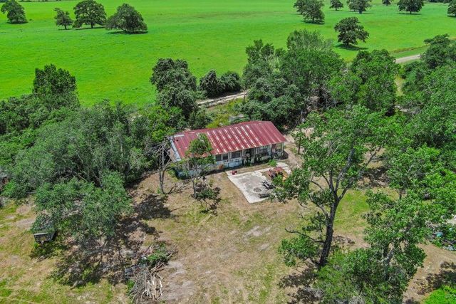 1910 E County Road 415, Lexington, TX 78947