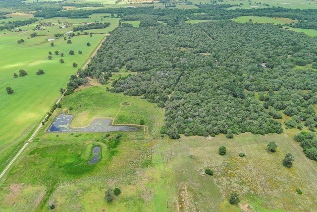 1910 E County Road 415, Lexington, TX 78947