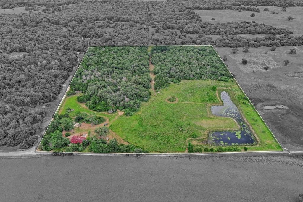 1910 E County Road 415, Lexington, TX 78947