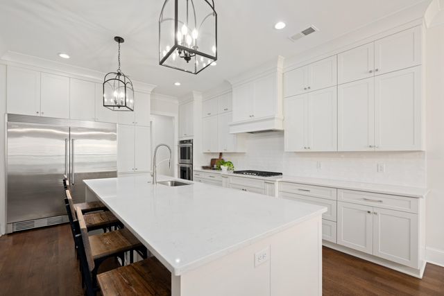 9016 WINSTON WOODS CIR S, Germantown, TN 38139