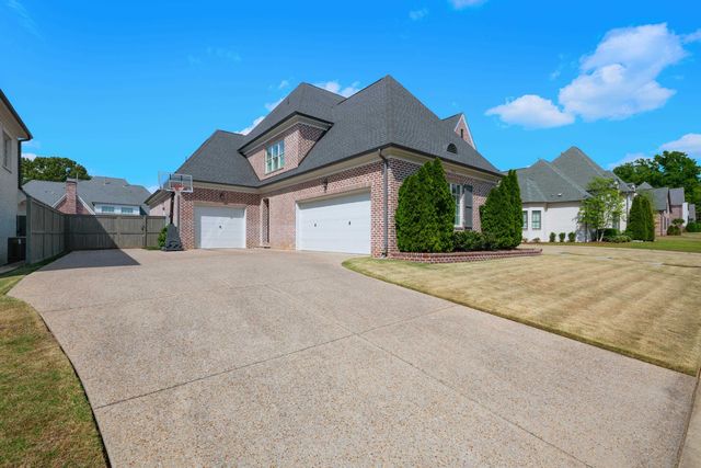 9016 WINSTON WOODS CIR S, Germantown, TN 38139
