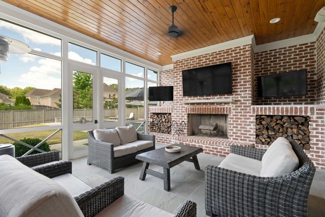 9016 WINSTON WOODS CIR S, Germantown, TN 38139