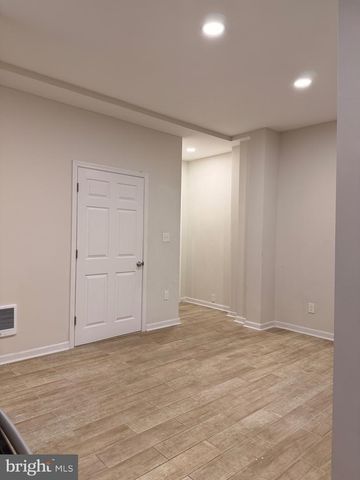 86 N YORK RD, Willow Grove, PA 19090