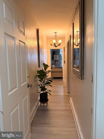 86 N YORK RD, Willow Grove, PA 19090