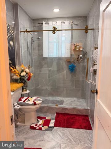 86 N YORK RD, Willow Grove, PA 19090