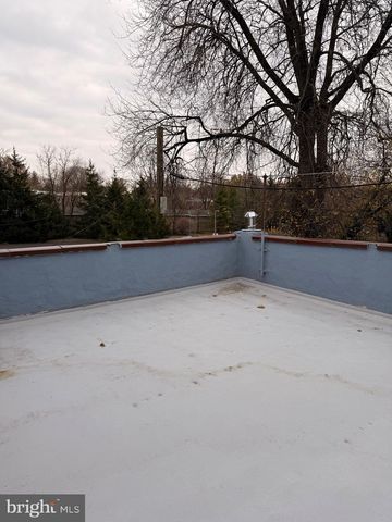 86 N YORK RD, Willow Grove, PA 19090