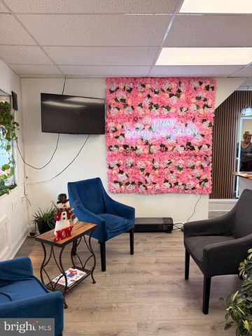 86 N YORK RD, Willow Grove, PA 19090