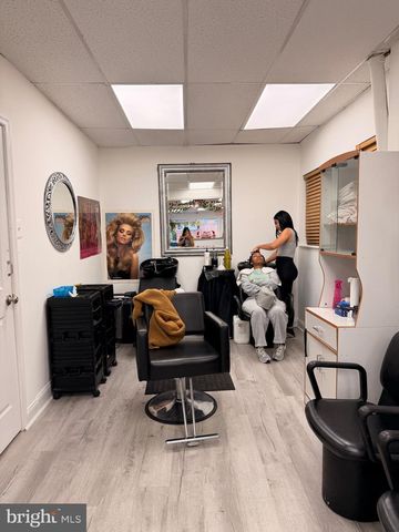 86 N YORK RD, Willow Grove, PA 19090