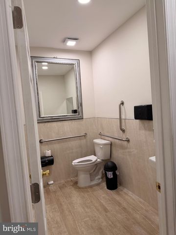 86 N YORK RD, Willow Grove, PA 19090