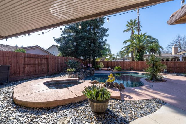 994 Colmore Ct, Galt, CA 95632