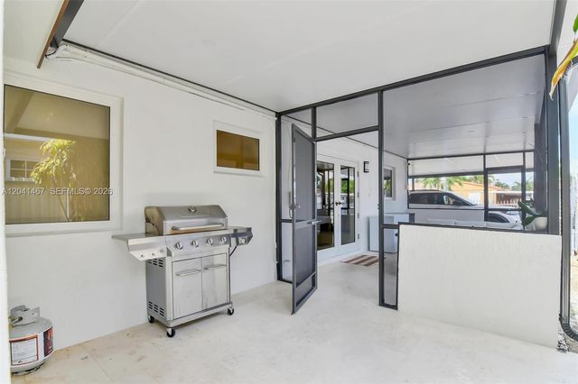 241 W 48th St, Hialeah, FL 33012