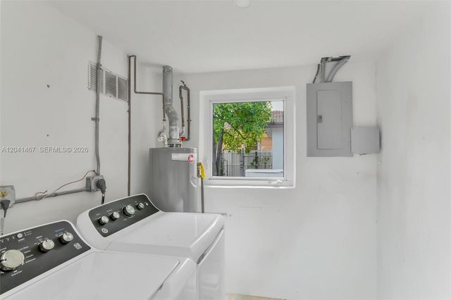 241 W 48th St, Hialeah, FL 33012