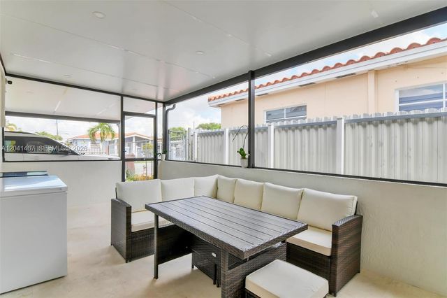 241 W 48th St, Hialeah, FL 33012