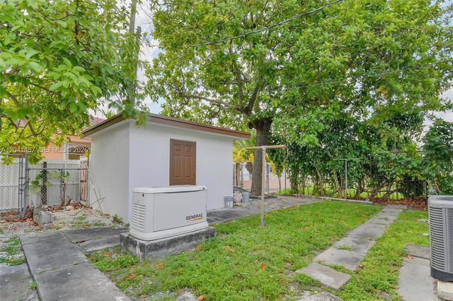 241 W 48th St, Hialeah, FL 33012