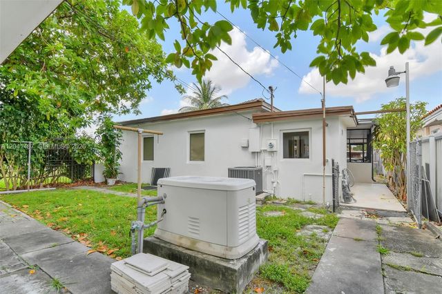 241 W 48th St, Hialeah, FL 33012