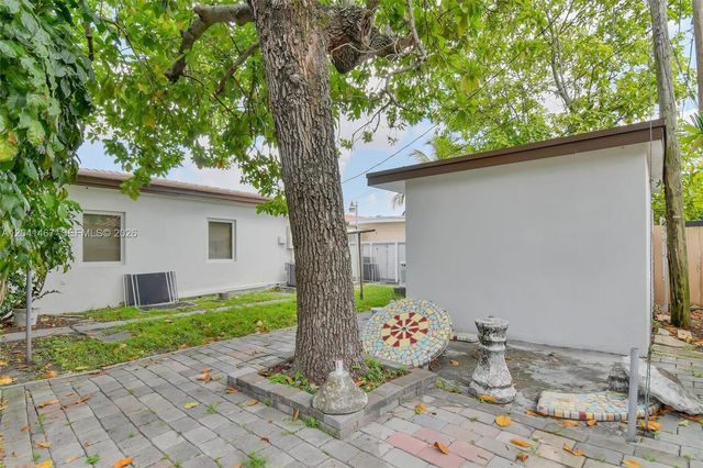 241 W 48th St, Hialeah, FL 33012