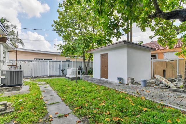 241 W 48th St, Hialeah, FL 33012