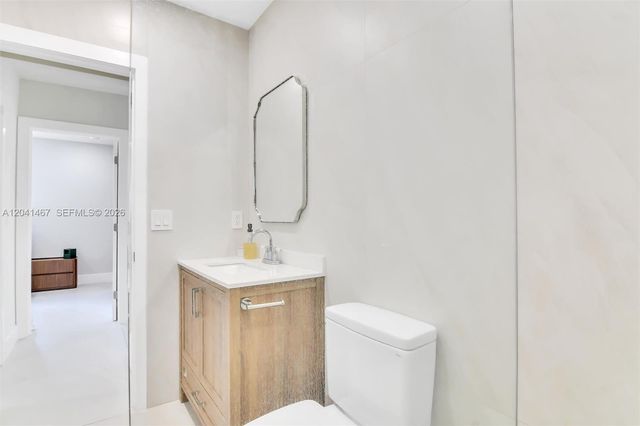 241 W 48th St, Hialeah, FL 33012