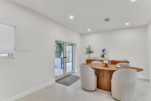 241 W 48th St, Hialeah, FL 33012