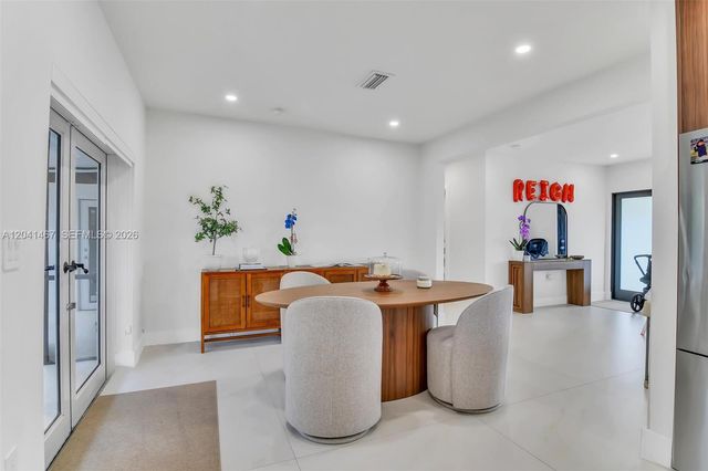 241 W 48th St, Hialeah, FL 33012