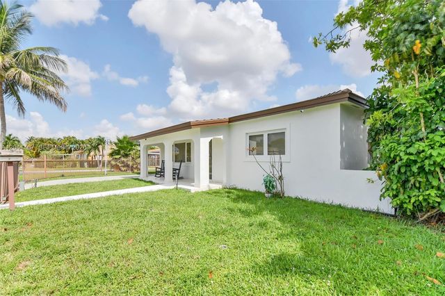241 W 48th St, Hialeah, FL 33012