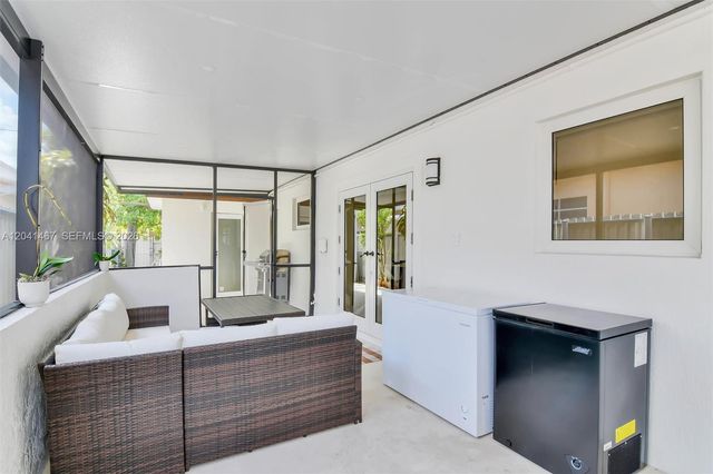 241 W 48th St, Hialeah, FL 33012