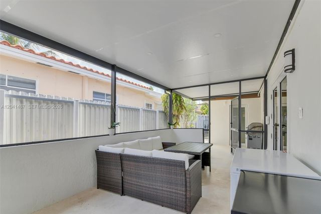 241 W 48th St, Hialeah, FL 33012