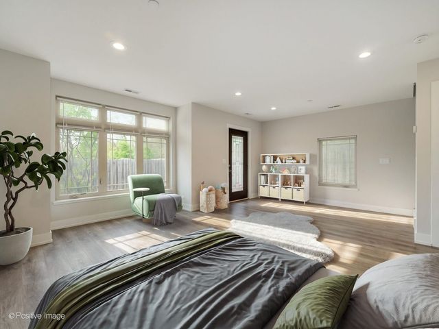43 FOREST Avenue, River Forest, IL 60305