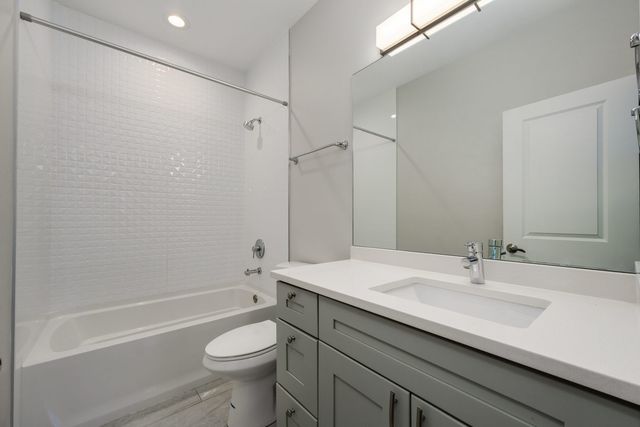 43 FOREST Avenue, River Forest, IL 60305