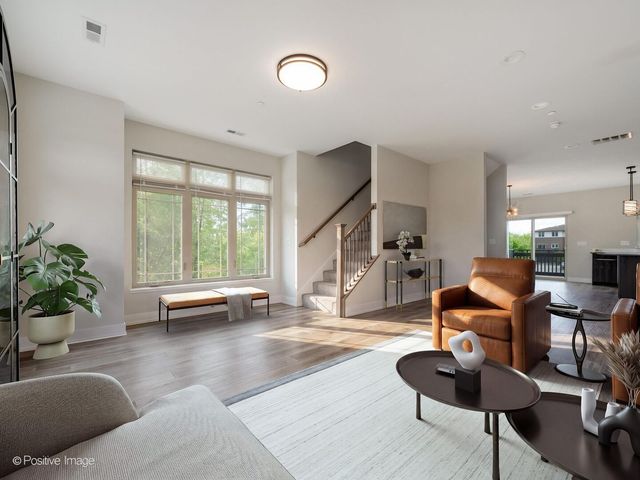 43 FOREST Avenue, River Forest, IL 60305