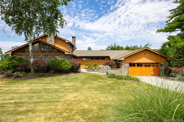 11 Potters Lane, Lagrangeville, NY 12540