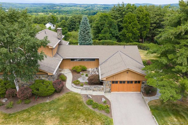 11 Potters Lane, Lagrangeville, NY 12540