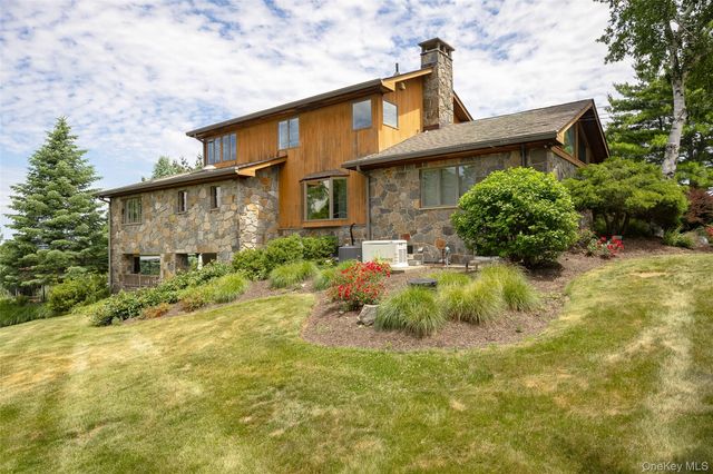 11 Potters Lane, Lagrangeville, NY 12540