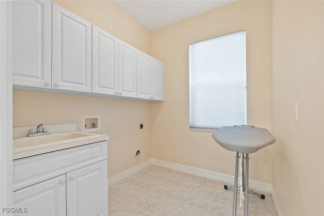 8711 KILKENNY CT, Fort Myers, FL 33912