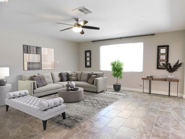 1090 Lavender St, Manteca, CA 95337
