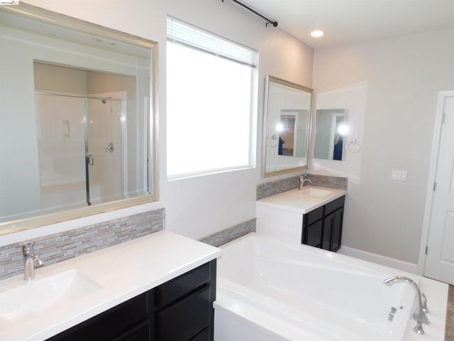 1090 Lavender St, Manteca, CA 95337