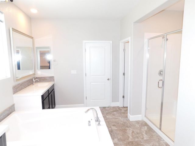 1090 Lavender St, Manteca, CA 95337