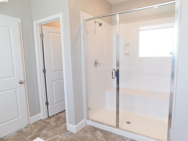 1090 Lavender St, Manteca, CA 95337