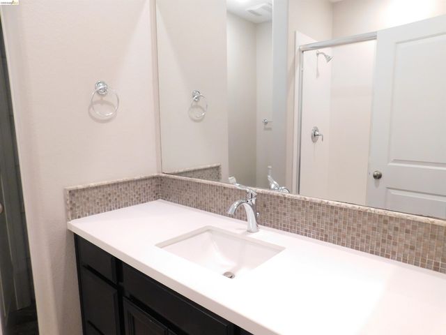 1090 Lavender St, Manteca, CA 95337