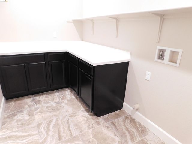 1090 Lavender St, Manteca, CA 95337